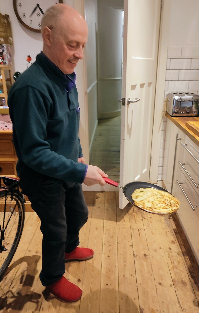 Belated pancake tosser  by boxplayer