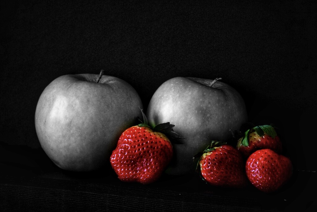 fruit in b&w by amyk