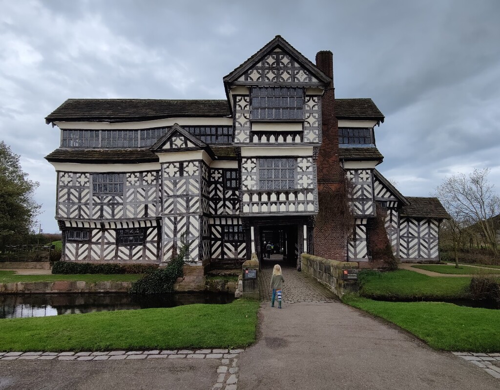 Little Moreton Hall by roachling