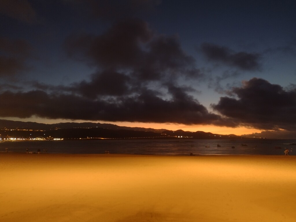Sunset - Las Canteras by moirab