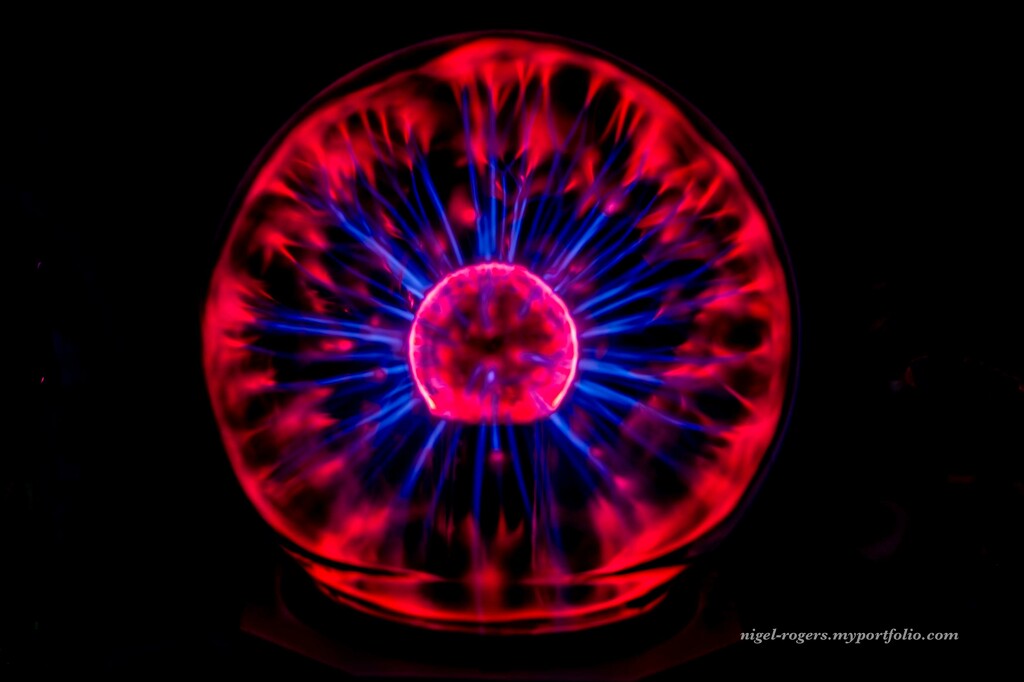 Long exposure on plasma globe by nigelrogers