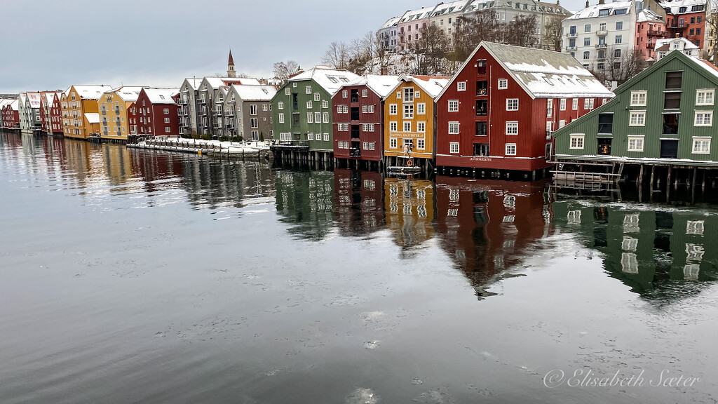 The piers in Trondheim by elisasaeter