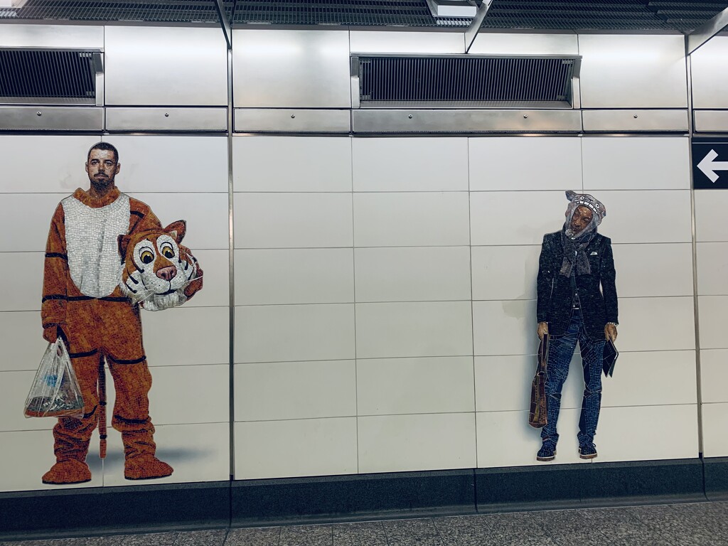 Odd (subway) couples by blackmutts