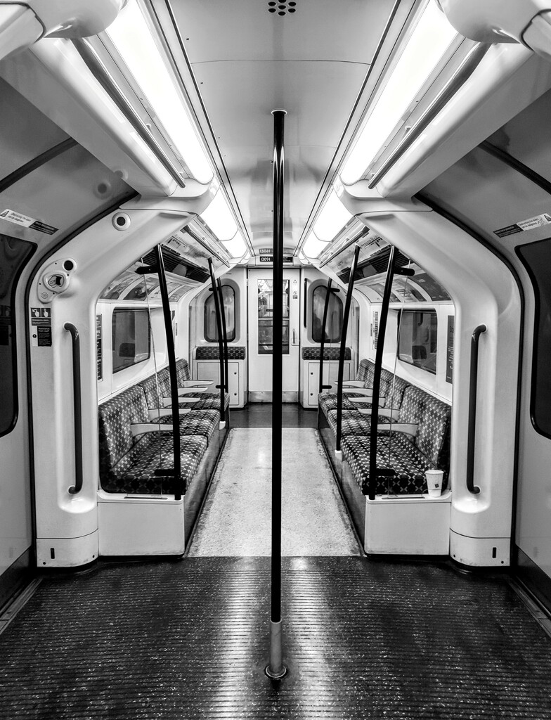Empty carriage by boxplayer