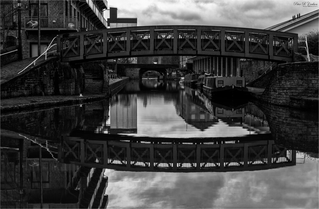 Reflections in the Canal by pcoulson