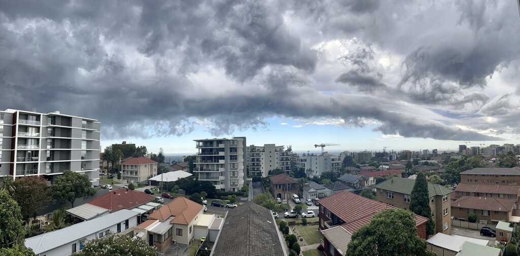 Clouds wrapping Wollongong  by deidre