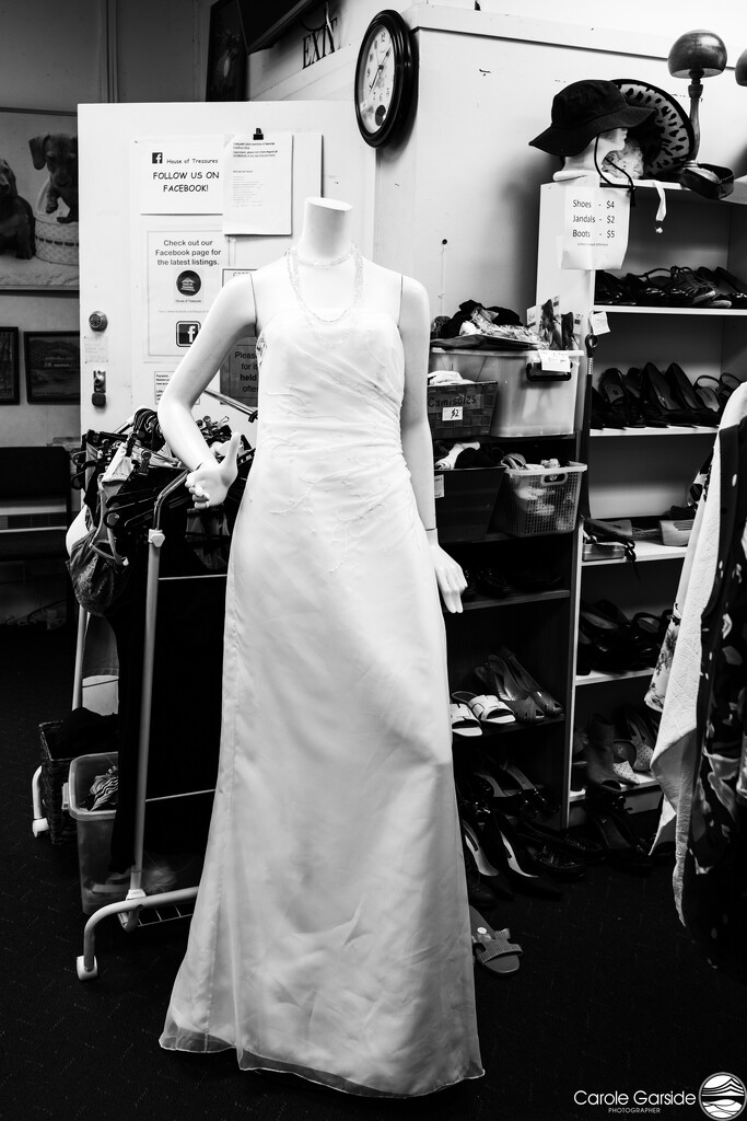 Pre-loved wedding dress by yorkshirekiwi