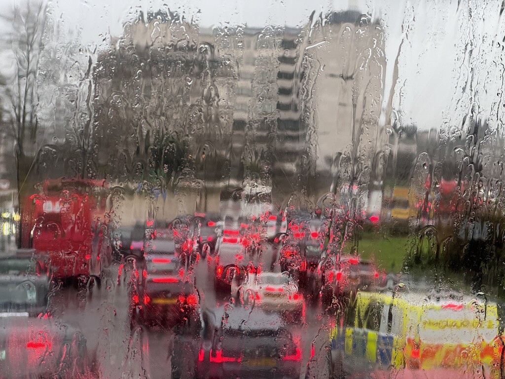 London traffic in the rain by wakelys