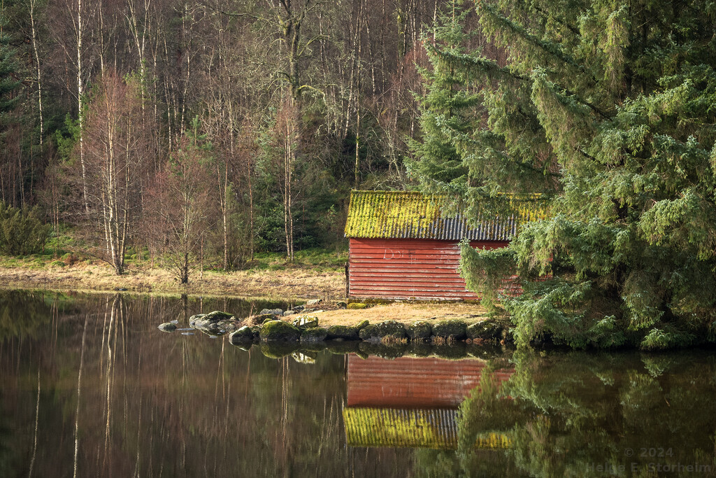 The red boathouse (again) by helstor365