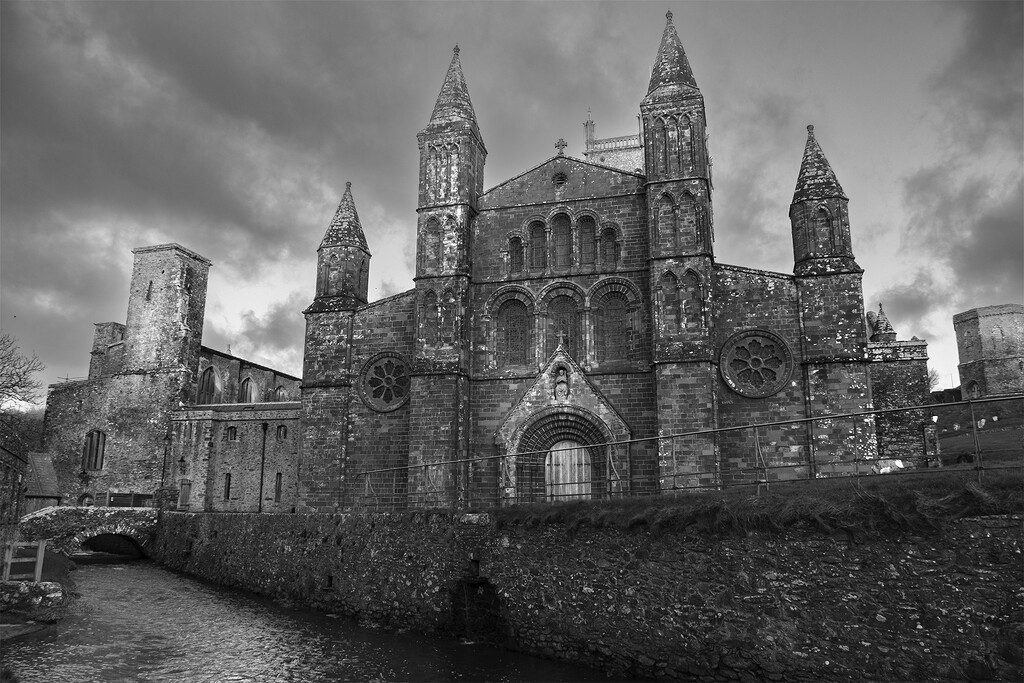 St Davids Cathedral by helenhall