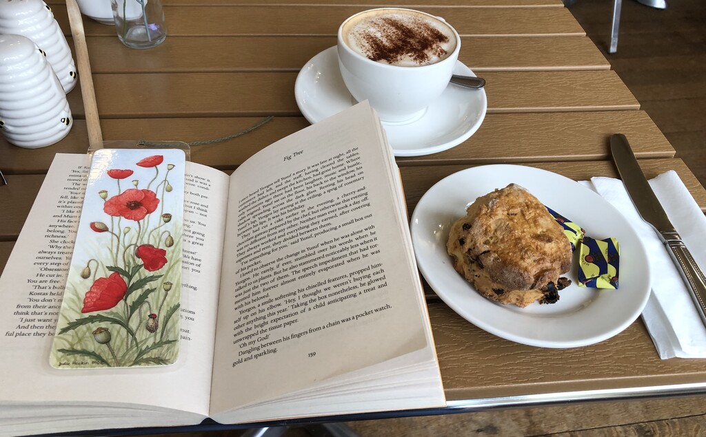 A Cappuccino, a Scone and a Book..... by susiemc
