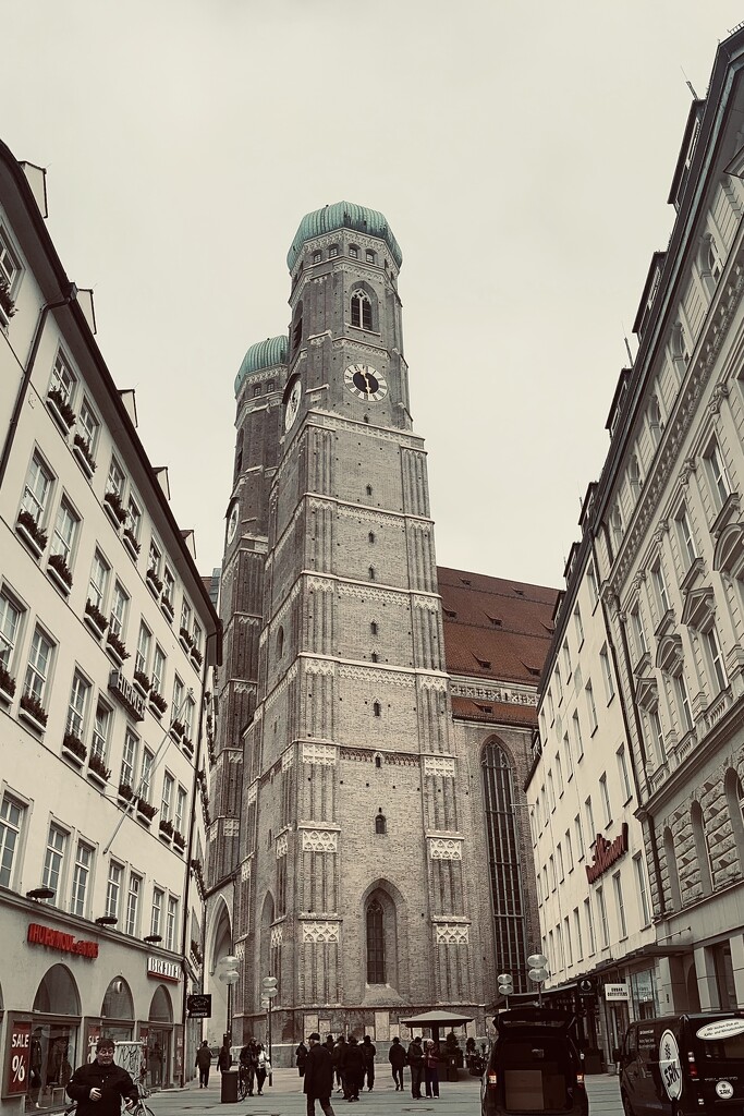 Frauenkirche by vera365