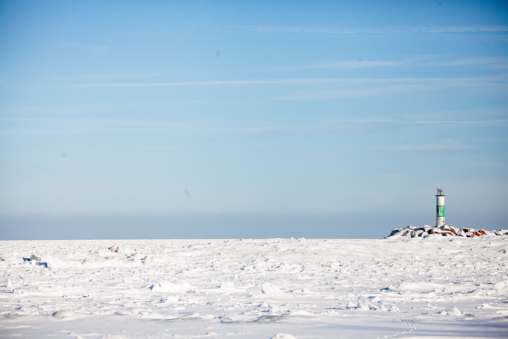 Frozen Lake Michigan by bobbic