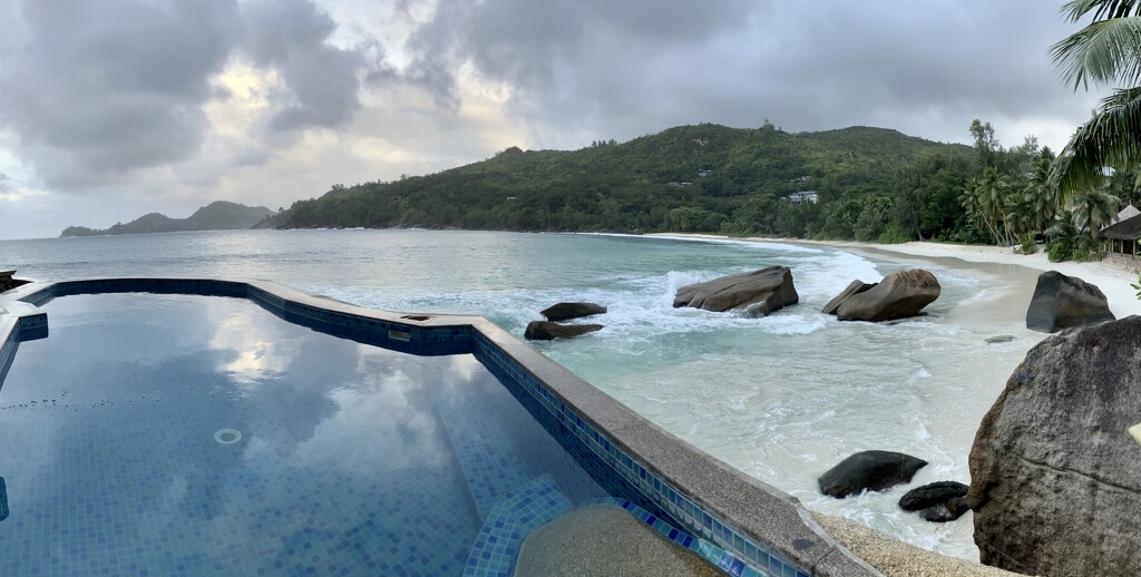 Infinity Pool Paradise in Seychelles by vincent24
