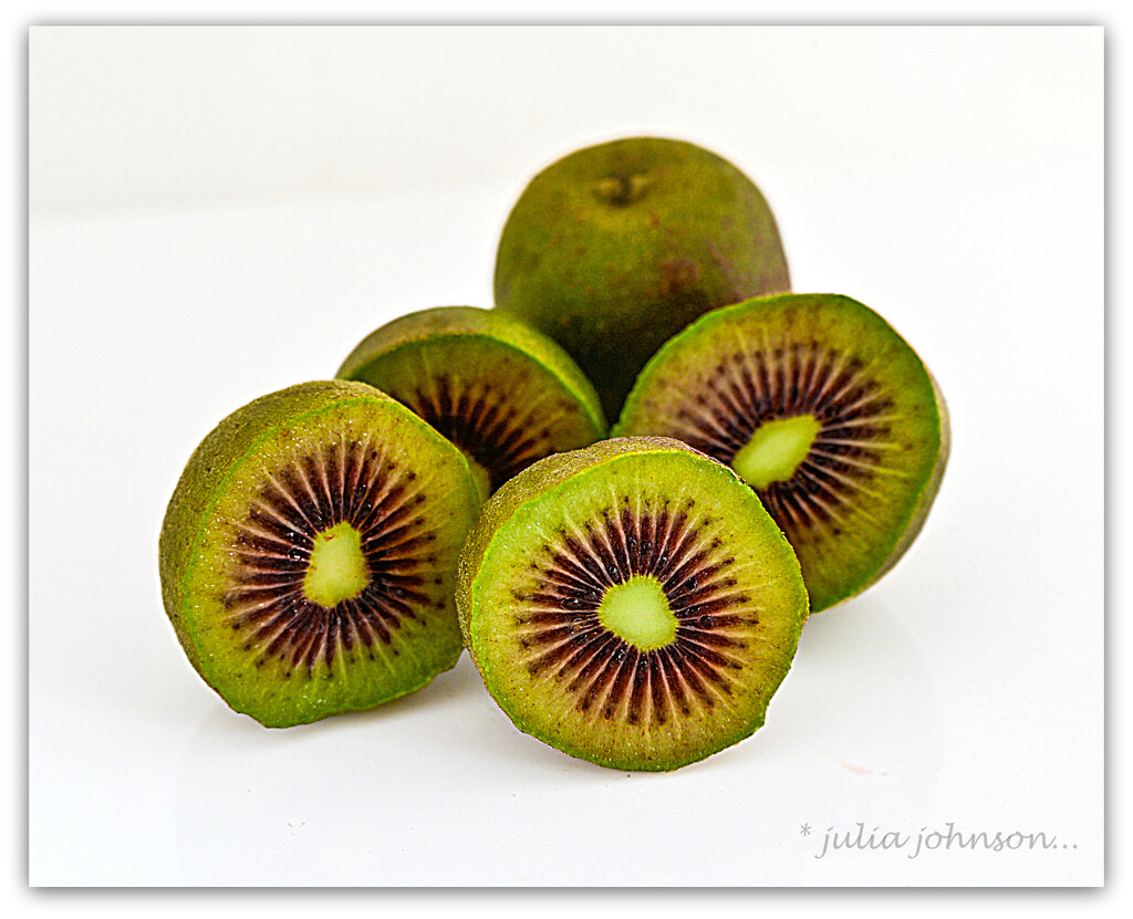 Red Kiwifruit.. by julzmaioro