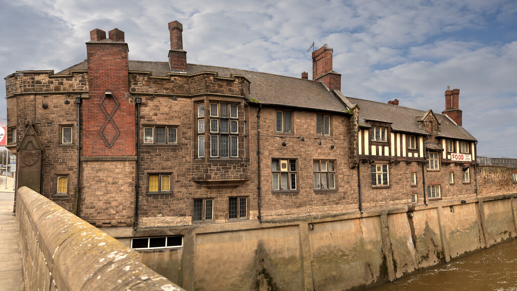 The Bridge Inn, Rotherham by neil_ge