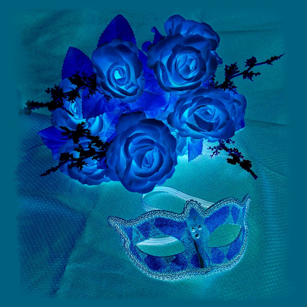 Inverted to blue... by marlboromaam