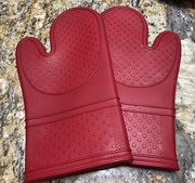 18th Mar 2024 - Red oven mitts
