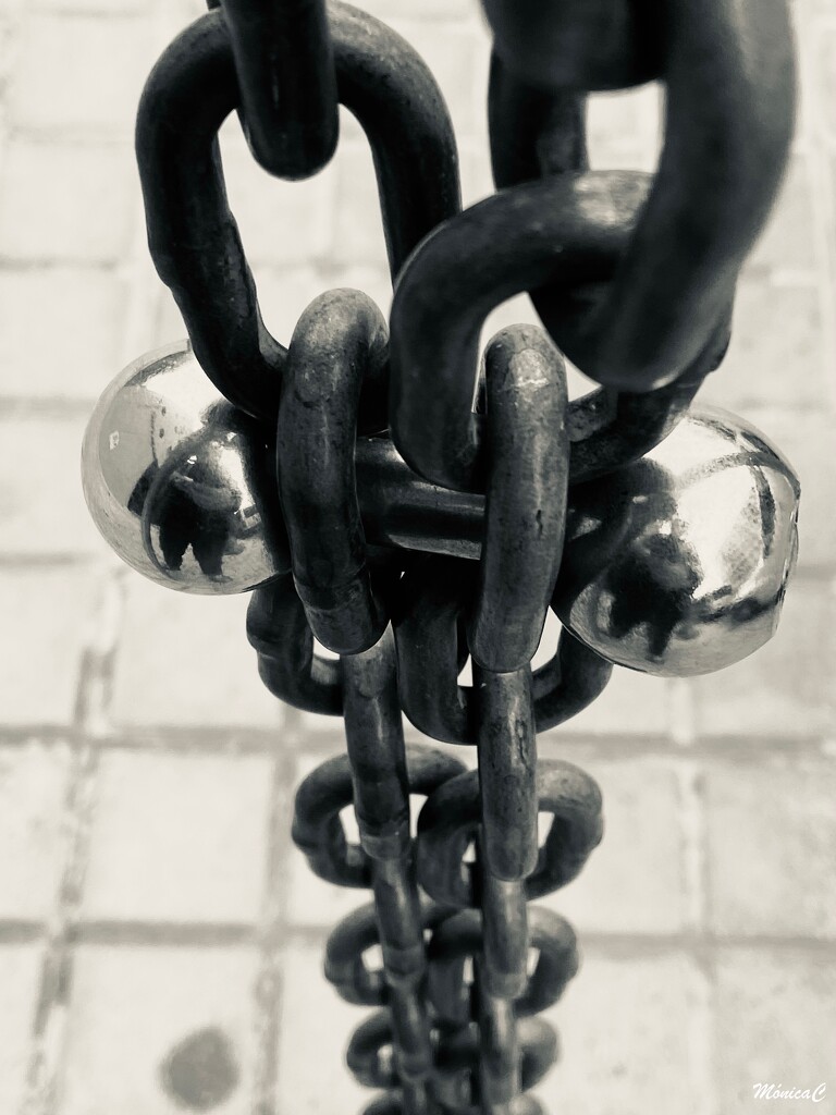 Chains by monicac
