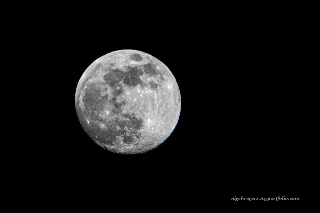 Tonights full Moon by nigelrogers