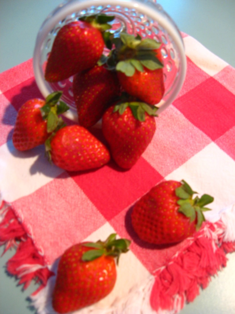 Strawberries by olivetreeann