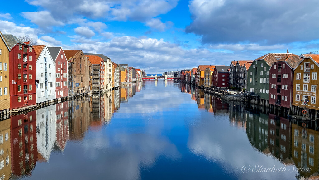 The piers in Trondheim by elisasaeter