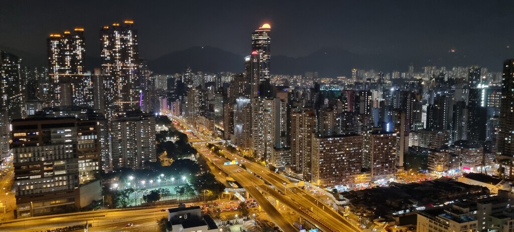 Hong Kong at Night by megpicatilly