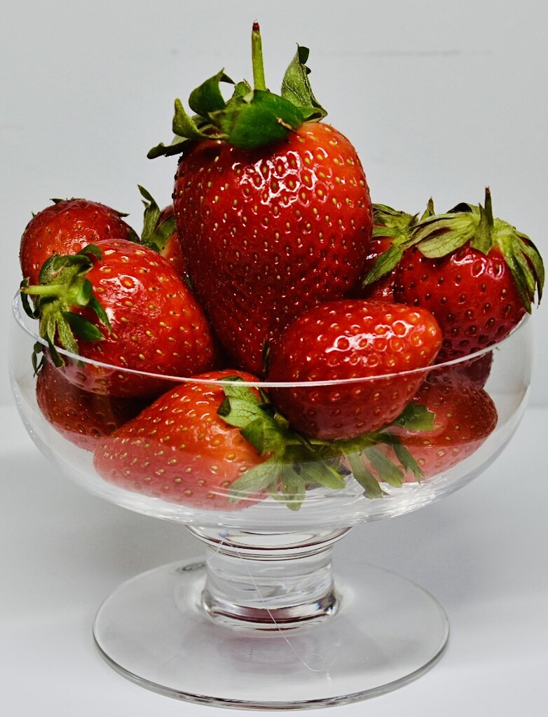 Strawberries in a bowl by wakelys