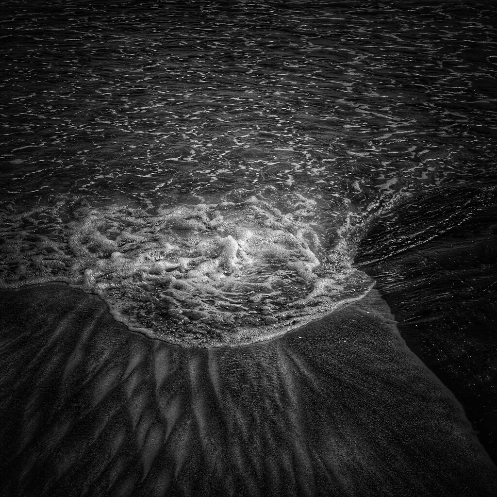 Shape of water.. by joemuli
