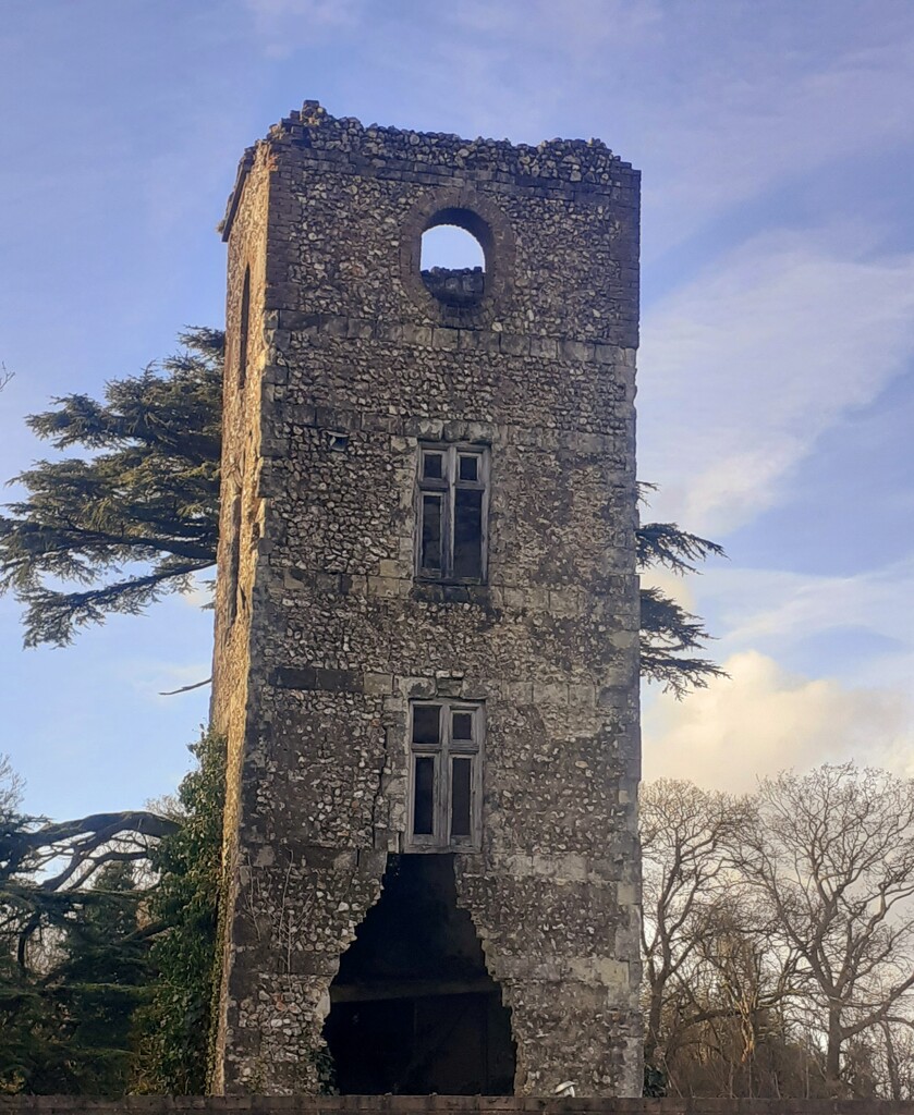 Abandoned tower by jackspix