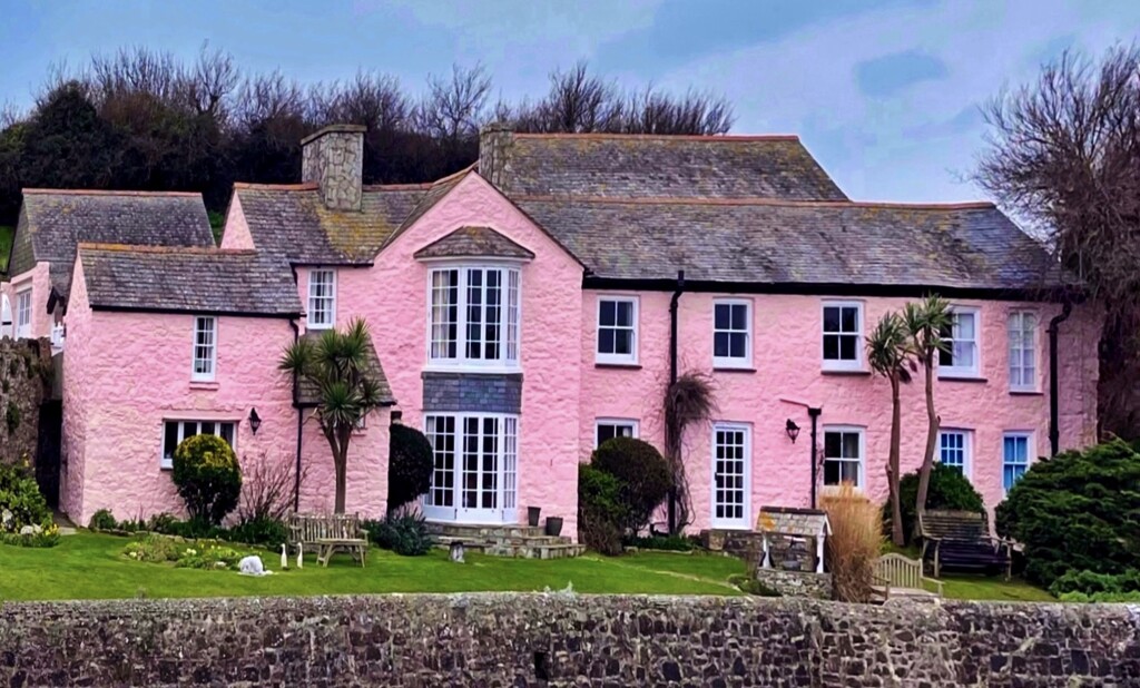 Pink house by pattyblue