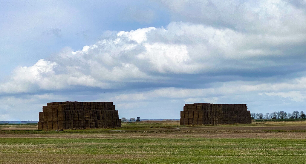 Giant Haystacks by tonus