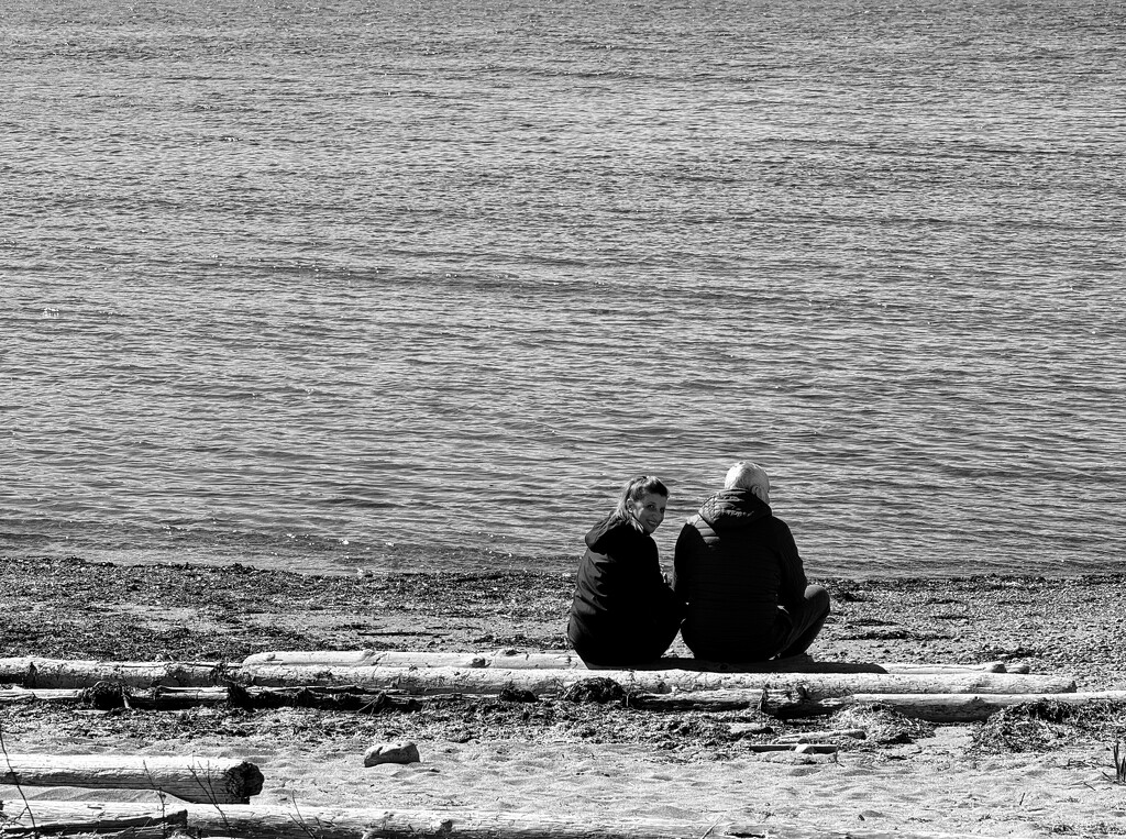 Couple on the Beach by horter