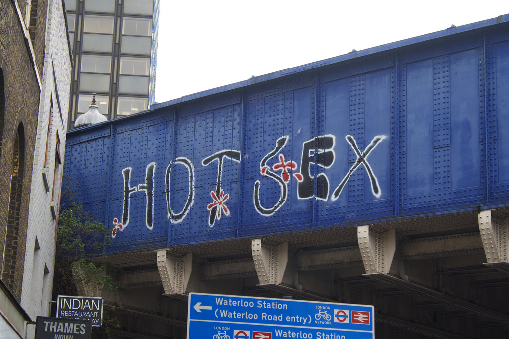 Graffiti (London) by loganleybold