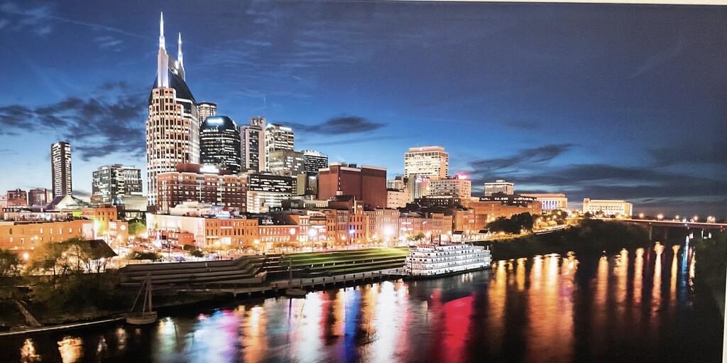 Nashville, Tennessee  by illinilass