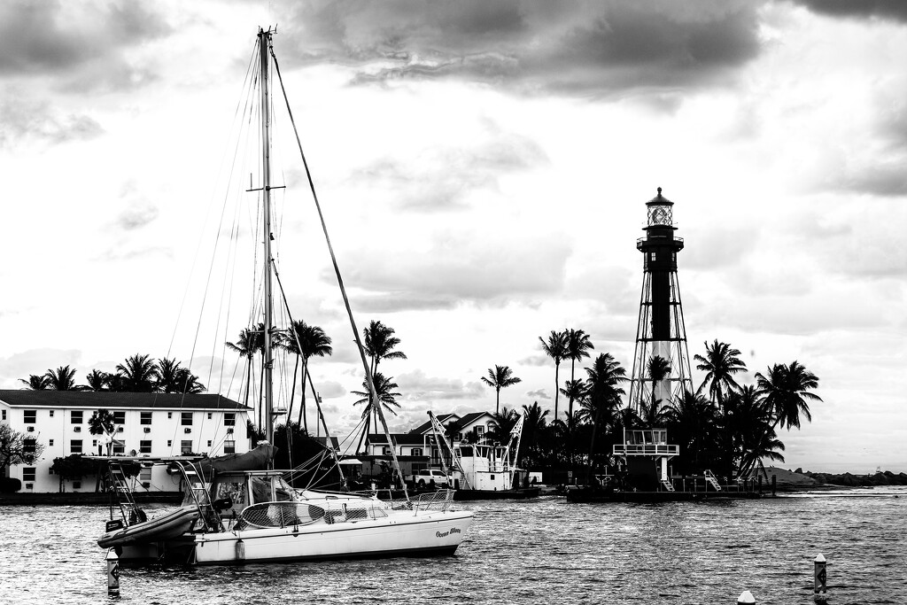 Hillsboro Inlet Lighthouse by pdulis