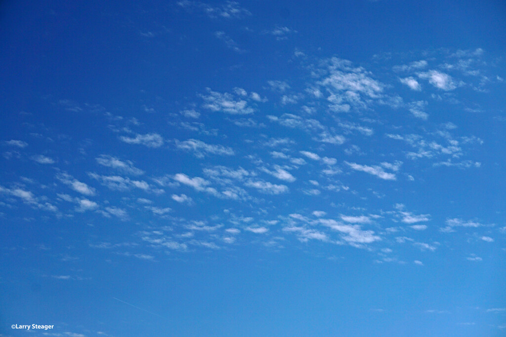 Simple sky by larrysphotos