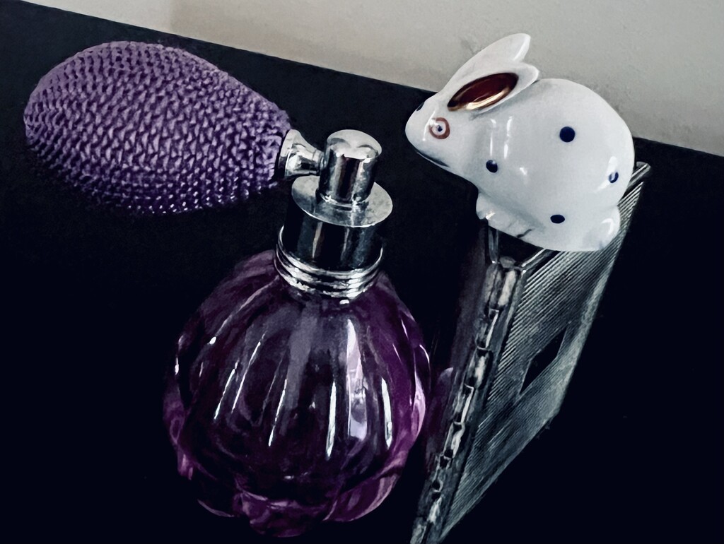 I can’t resist this lovely smell  by rensala