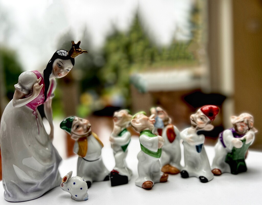 Snow White, 6 dwarfs, and a bunny  by rensala