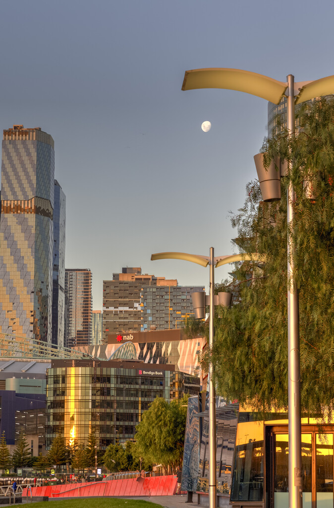 Moon Over Melbourne by briaan