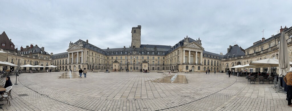Palais des ducs de Bourgogne.  by cocobella