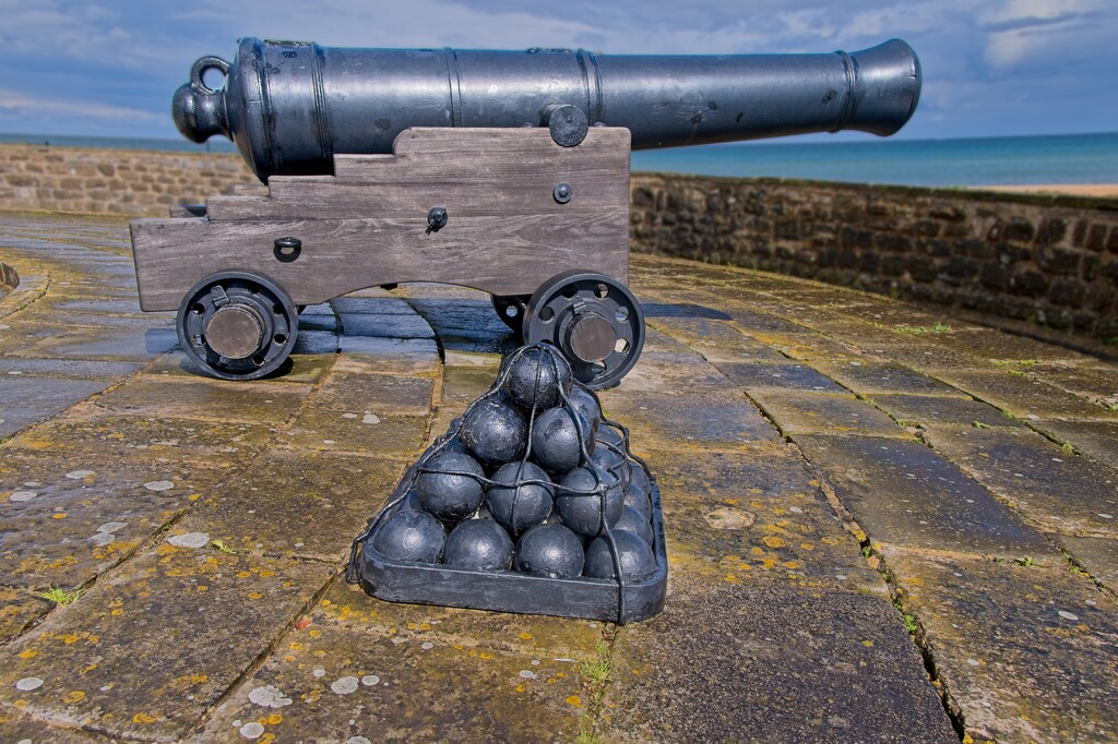 Cannon and Cannon Balls by billyboy