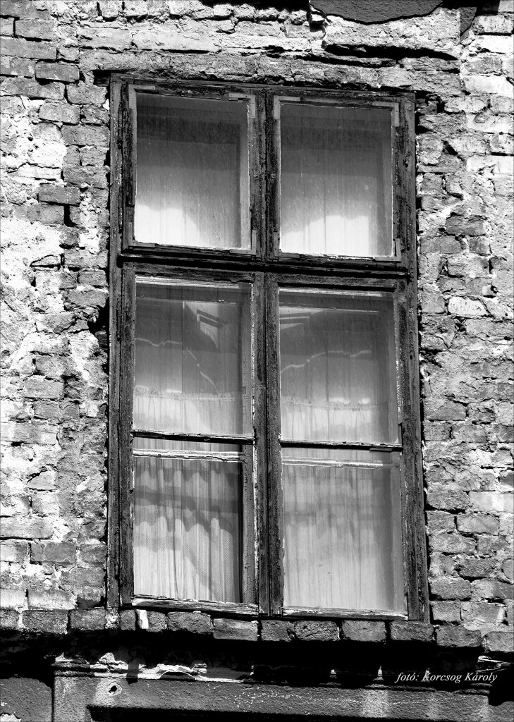 It is the same window....... by kork