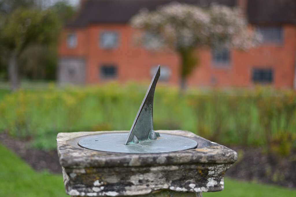 Sundial by whdarcyblueyondercouk