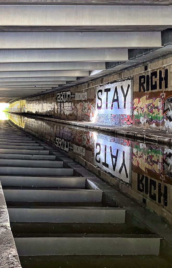 Tunnel reflections by pattyblue