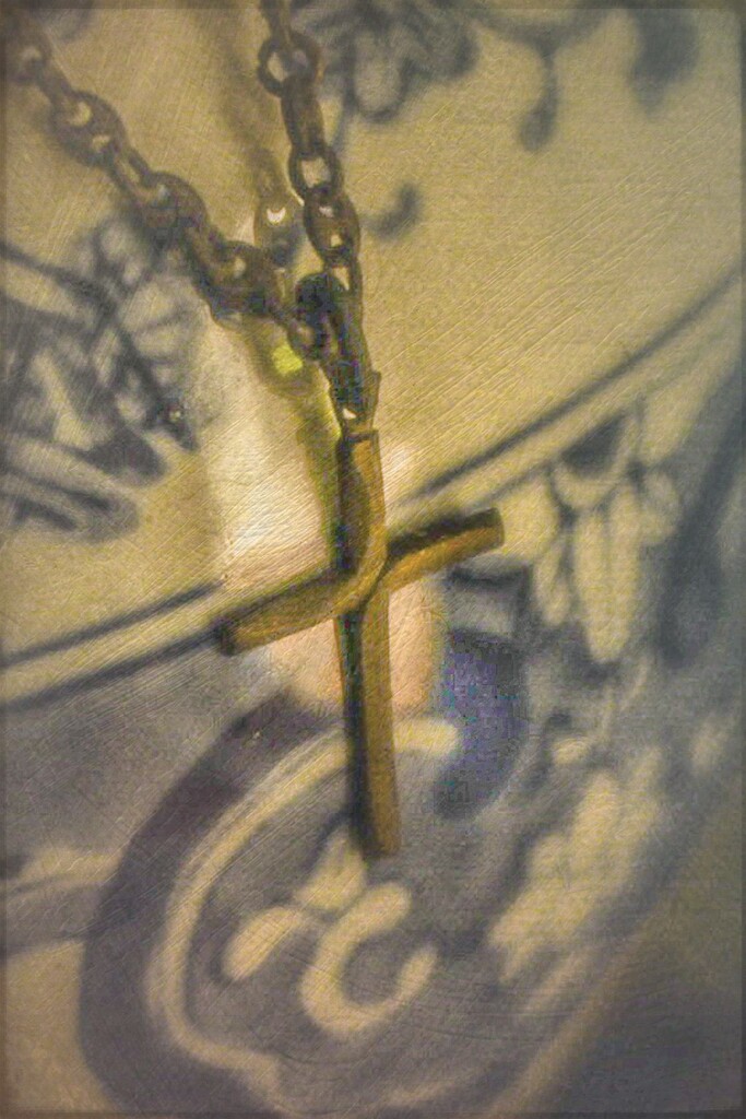 Cross on a Chinese Vase by cocokinetic