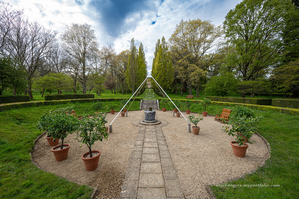 Buscot Park Pyramid by nigelrogers