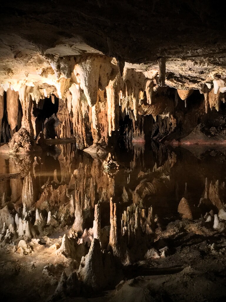 Luray Caverns  by photohoot