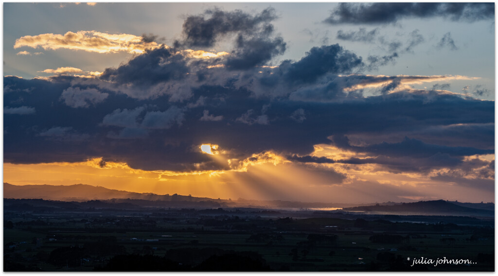 Early morning God Beams... by julzmaioro