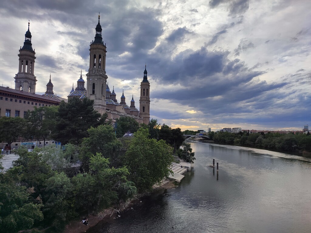 Evening in Zaragoza  by franbalsera